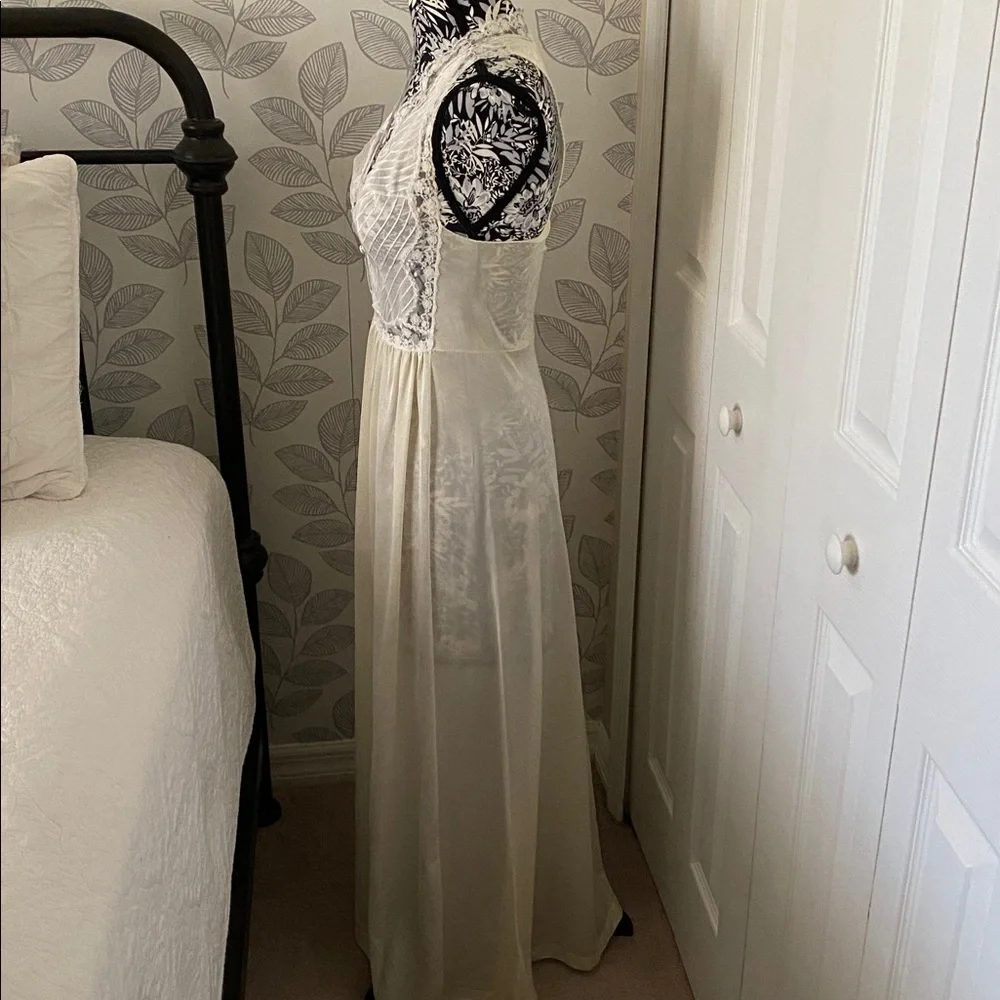 Vintage Henson Kickernick bridal wedding nightgown